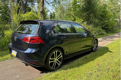 Blue 2017 Volkswagen Golf GTI S 4-Door