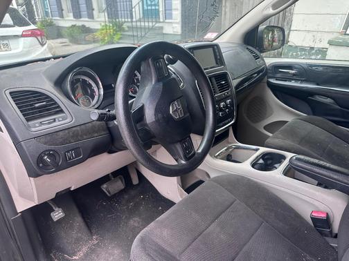 Gray 2013 Dodge Grand Caravan SXT