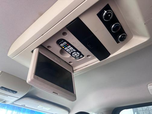 Gray 2013 Dodge Grand Caravan SXT