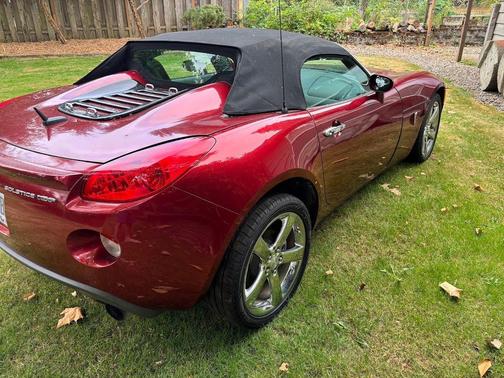 Beige 2009 Pontiac Solstice GXP