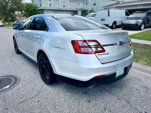 Silver 2015 Ford Taurus Limited
