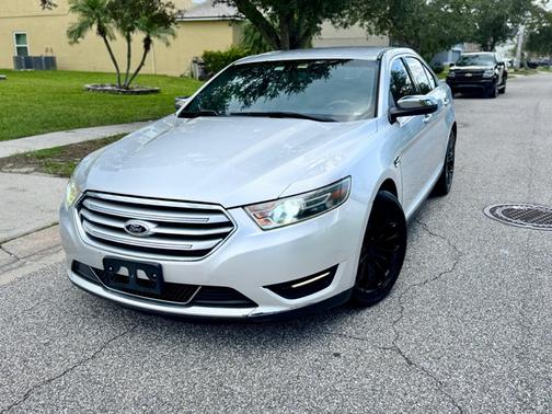 Silver 2015 Ford Taurus Limited