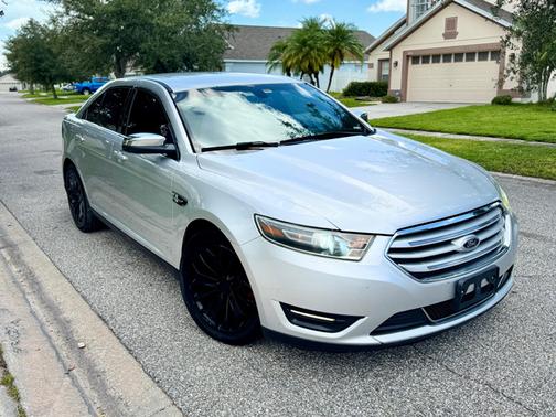 Silver 2015 Ford Taurus Limited
