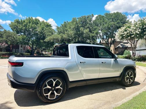 2023 Rivian R1T Adventure Quad-Motor Large Package