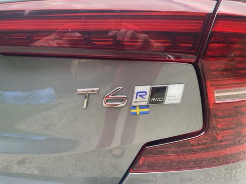 2019 Volvo S60 T6 R-Design