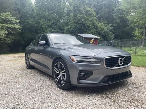 2019 Volvo S60 T6 R-Design