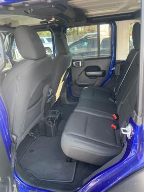 Photo 2 of 7 of 2019 Jeep Wrangler Unlimited Sport