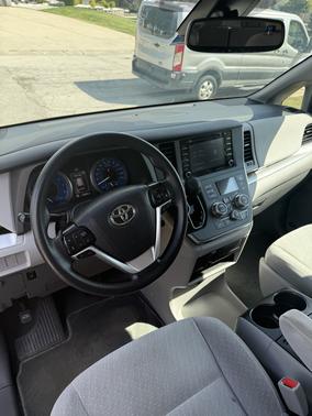 2019 Toyota Sienna LE Auto Access Seat