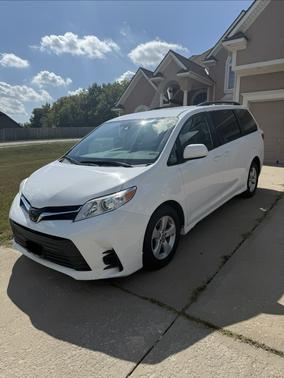 2019 Toyota Sienna LE Auto Access Seat