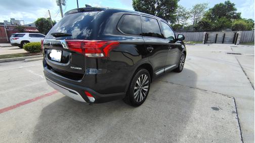 Black 2019 Mitsubishi Outlander ES