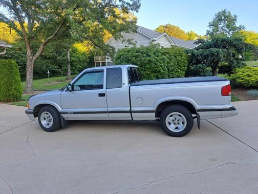 1996 Chevrolet S-10 LS Extended Cab