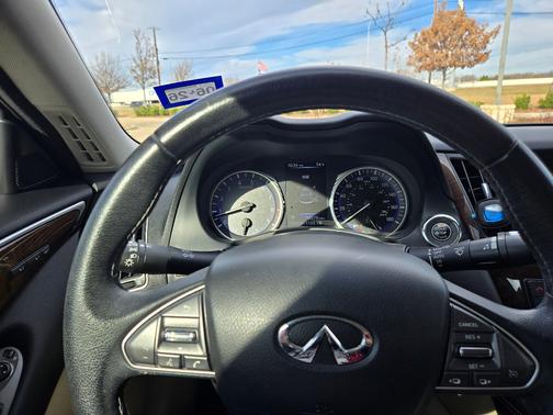 2015 INFINITI Q50 Premium