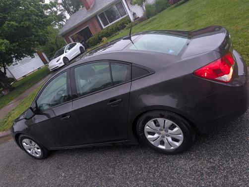 Gray 2014 Chevrolet Cruze LS