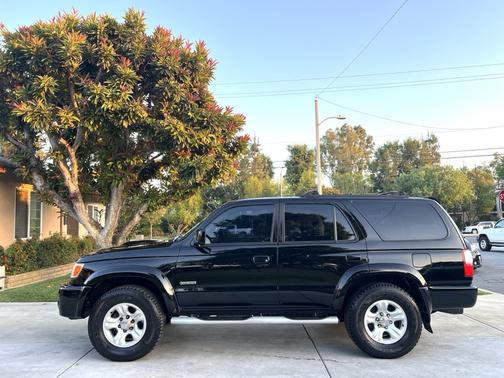 Black 2002 Toyota 4Runner SR5