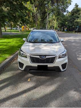 White 2019 Subaru Forester Premium