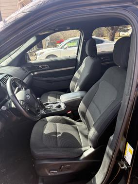 Black 2018 Ford Explorer XLT