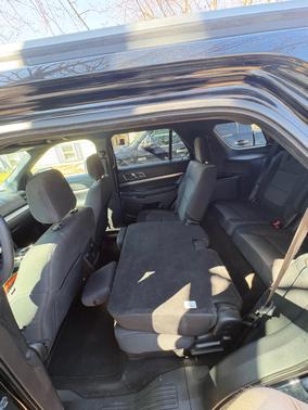 Black 2018 Ford Explorer XLT