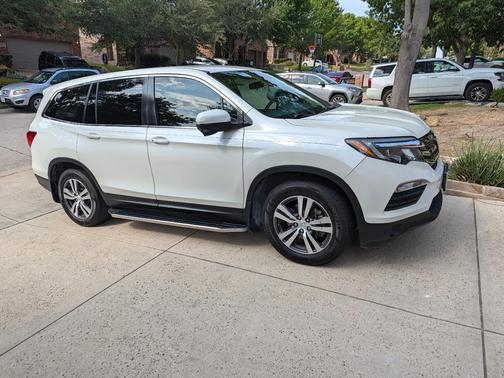 White 2016 Honda Pilot EX