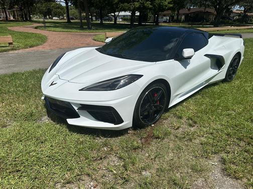 White 2022 Chevrolet Corvette Stingray w/2LT