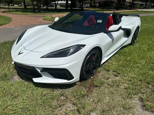 White 2022 Chevrolet Corvette Stingray w/2LT
