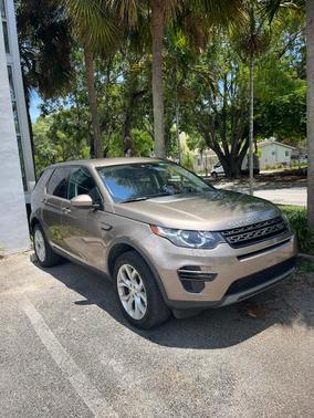 Silver 2017 Land Rover Discovery Sport SE