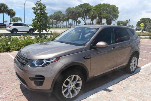Silver 2017 Land Rover Discovery Sport SE