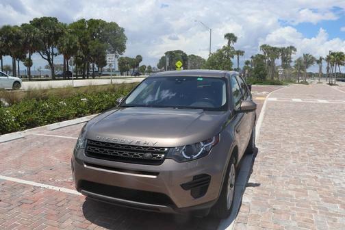 Silver 2017 Land Rover Discovery Sport SE