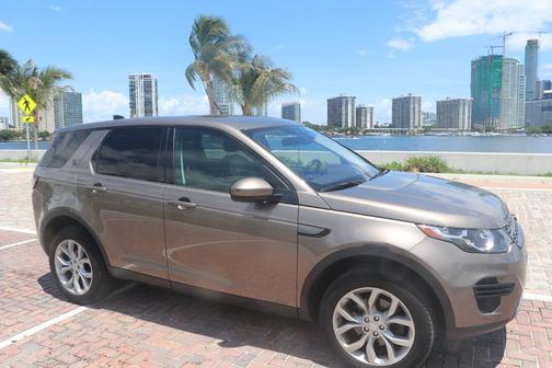 Silver 2017 Land Rover Discovery Sport SE