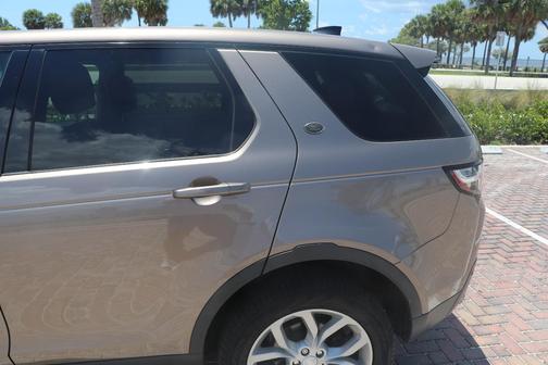 Silver 2017 Land Rover Discovery Sport SE