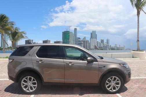 Silver 2017 Land Rover Discovery Sport SE