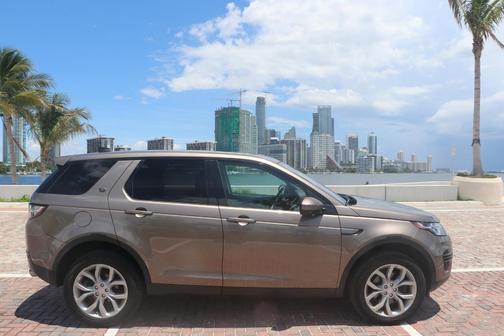 Silver 2017 Land Rover Discovery Sport SE