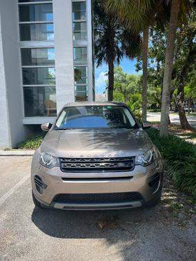 Silver 2017 Land Rover Discovery Sport SE