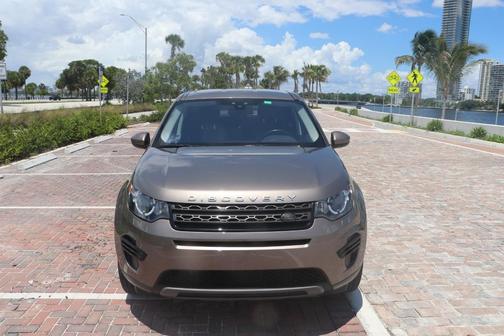 Silver 2017 Land Rover Discovery Sport SE