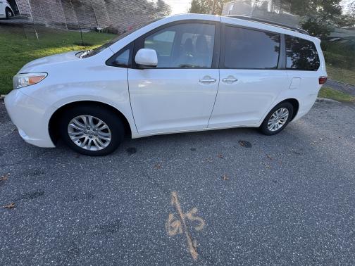 2015 Toyota Sienna XLE