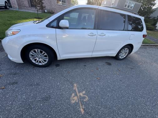 2015 Toyota Sienna XLE