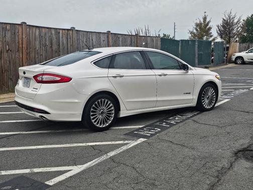 White 2014 Ford Fusion Hybrid Titanium