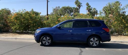 2017 Nissan Pathfinder SV