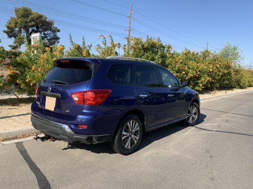 2017 Nissan Pathfinder SV