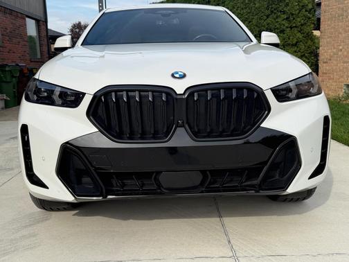 White 2024 BMW X6 xDrive40i