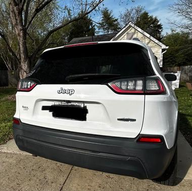 White 2019 Jeep Cherokee Latitude