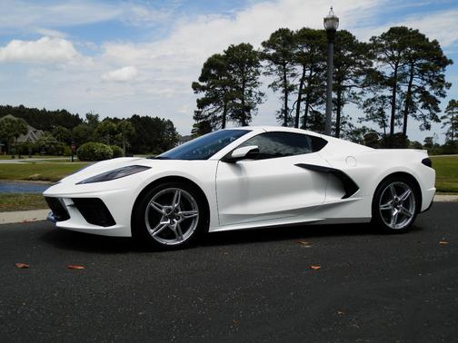 White 2025 Chevrolet Corvette Stingray w/1LT