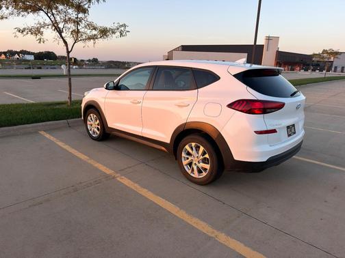 White 2020 Hyundai TUCSON SE