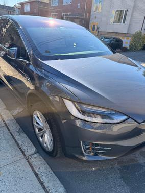 Gray 2018 Tesla Model X 75D