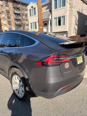 Gray 2018 Tesla Model X 75D