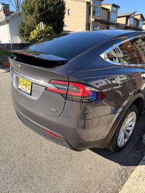 Gray 2018 Tesla Model X 75D