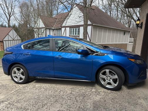 Blue 2017 Chevrolet Volt LT