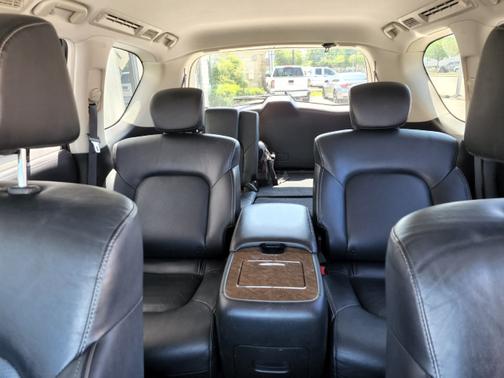 Photo 6 of 6 of 2016 INFINITI QX80 Base