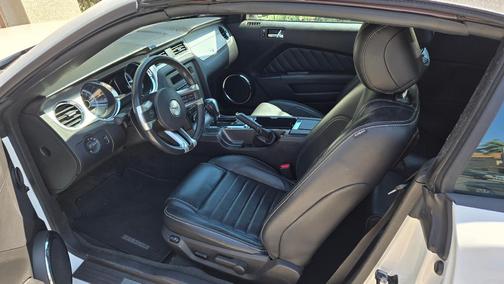 White 2013 Ford Mustang V6 Premium