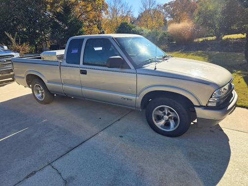 2000 Chevrolet S-10 LS Extended Cab