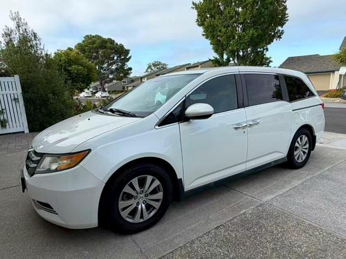 White 2015 Honda Odyssey EX-L
